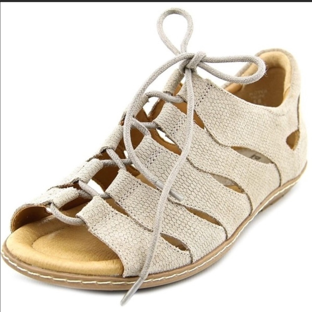 EARTH LEATHER GLADIATOR SANDALS. LIKE NEW